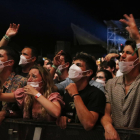 Público con mascarilla en primera hila del concierto de Kase.O en el Festival Cruïlla.