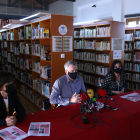 Pla obert de la presentació de les XVI Jornades de les Lletres Ebrenques a la biblioteca comarcal Sebastià Juan Arbó d'Amposta.