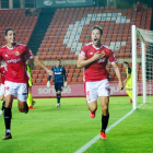 Pablo Fernández i Pedro Martín celebrant el gol del Malagueny