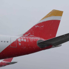 Imagen de archivo de un avión de Iberia en el aeropuerto de Barajas en medio de la borrasca Filomena.