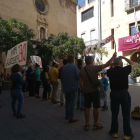 Imatge de la mobilització a les portes de l'Ajuntament de l'Aleixar.