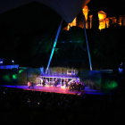Los artistas actuando a la ópera Rigoletto, hecho al Teatro Auditorio de Camp de Marte de Tarragona.