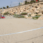 Plan general del espacio delimitado de la playa del Miracle de Tarragona en el cual hay una posta de huevos de tortuga alelada.