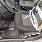 Detalle del asiento estropeado en un coche de la Policía Local de L'Arboç.