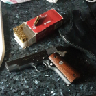 Imagen del arma encontrada en el interior del domicilio.