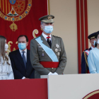 El rey Felipe VI, la reina Letizia y la niña Sofia durante el desfile militar del Día de la Hispanidad en Madrid, el 12 de octubre de 2021.