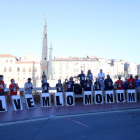 Imagen de la concentración del Corembe ante el monumento franquista de Tortosa.