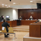 La sala de la Audiencia de Lleida donde se ha celebrado el juicio en un acusado de maltratar, amenazar y violar la pareja en Tremp.