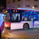Imagen de uno de los autobuses implicados en el choque|encontronazo.