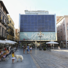 Imatge d'arxiu de les terrasses dels diferents locals ubicats a la plaça del Mercadal a Reus.
