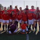 Las jugadoras del femenino del Nàstic celebrando la victoria en la última jornada contra el CF Cubelles.