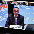 Tedros Adhanom, director general de l'Organització Mundial de la Salut (OMS), en una pantalla de la sala de control de transmissió de la Comissió Europea