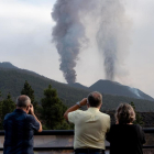 El volcà continua abocant cendra a tota l'illa de la Palma.