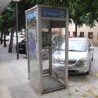 La cabina telefònica de model tancat més antiga de Catalunya, situada a Tarragona.
