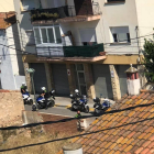 Imagen de la Guardia Urbana acudiendo a la calle Penedès por|para un incidente anterior.