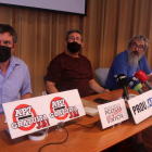 Pla general dels portaveus del moviment veïnal ebrenc per la gratuïtat de l'autopista AP-7. D'esquerra a dreta: Enric Lange, Llorenç Navarro i Àngel Porres.