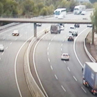 Imagen de una cámara de tráfico donde se observan los vehículos implicados en el accidente.