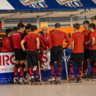 L'entrenador roig-i-negre, Jordi Garcia, donant indicacions als seus jugadors contra l'Alpicat.