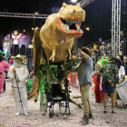 Un grup de la rua de l'Extermini del Carnaval de Sitges disfressat d'efectes especials.