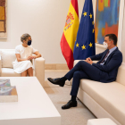 El presidente del gobierno español, Pedro Sánchez, y la vicepresidenta segunda, Yolanda Díaz, en el Palacio de la Moncloa