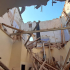 Imagen del estado en que ha quedado la iglesia después del hundimiento de l techo.