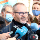 L'exvicepresident del Parlament Josep Costa atenent els periodistes després de quedar en llibertat i comparèixer davant del TSJC.