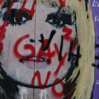 Pintan mensajes homófobos en un mural de homenaje a Raffaella Carrà del centro de Barcelona