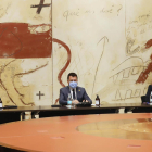 El president de la Generalitat, Pere Aragonès, assegut al Consell Executiu amb el vicepresident, Jordi Puigneró, i la consellera Laura Vilagrà a cada banda el 21 de setembre del 2021