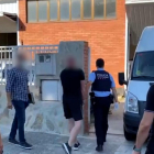Detención de uno de los miembros del grupo criminal que transportaba marihuana de Cataluña al Reino Unido escondida en camiones.