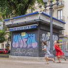 L'administració de loteria a la Rambla Nova amb el carrer Sant Agustí ha rebut noves pintades des que els propietaris es van jubilar.