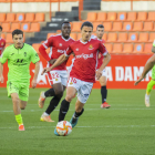 Fullana conduïnt la pilota i Buyla, Pedro del Campo i Ribelles al fons, en el duel de diumenge.