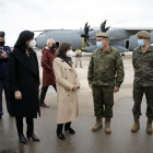 Margarita Robles a la base aèria de Torrejón de Ardoz en l'enviament de 20 tones de material sanitari a Ucraïna.