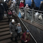 Desplaçats ucraïnesos a l'estació de Lviv.