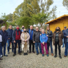 Fotografía grupal con algunos de los agentes sociales e institucionales que asistieron a su inauguración.