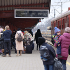 Andana de l'estació de tren de Przemysl, a Polònia, on milers de refugiats arriben cada dia fugint de la guerra a Ucraïna.