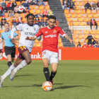 Dani Romera se pasó el partido peleándose con la defensa rival, pero no consiguió marcar.