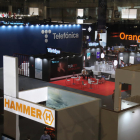 El stand de Telefónica y Orange en el Hall 3 de Fira de Barcelona de Gran Via en pleno Mobile World Congress.