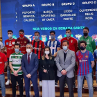 Imatge dels representants de cada club participant en la Golden Cup durant el sorteig.