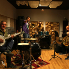 Els membres de Stromboli Jazz Band assajant en un local de Reus.