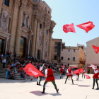 Los abanderados de la Fiesta del Renacimiento han actuado este sábado en la plaza de la Catedral de Tortosa.