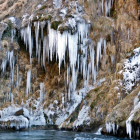 Las esculturas de hielo|gel que se forman en la Platería (Pallars Sobirà) por|para el frío este enero.