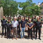 El alcalde, Pere Segura y el concejal Josep Toquero con los nuevos agentes.
