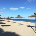 Imatge de la platja de l'Esquirol de Cambrils.