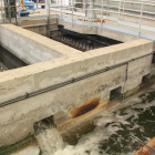 Aigua provinent de la insdústria química, durant el procés de regeneració a la planta depuradora de Vila-seca.