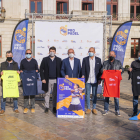L'alcalde de Reus, Carles Pellicer, amb els representants dels diferents clubs que formen part de l'esdeveniment.