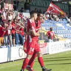 Álex Quintanilla i Pablo Fernández celebrando el gol de la victòria contra l'Alcoyano.