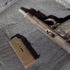Imagen del arma municionada que los Mossos han encontrado en el chalet.