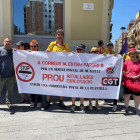 Els treballadors van protestar davant l'edifici central de Correus a Tarragona.