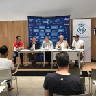 Imatge de la presentació a la qual han assistit l'alcalde, el sotspresident de la Federación Motociclista Española, el president de la Federació Catalana de Motociclisme i els pilots Adam Raga i Albert Cabestany.