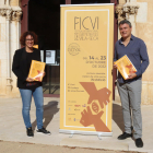 La regidora d'Innovació i Turisme de Vila-seca, Cristina Cid; i el director del FICVI, Josep Varo, en la presentació del festival.